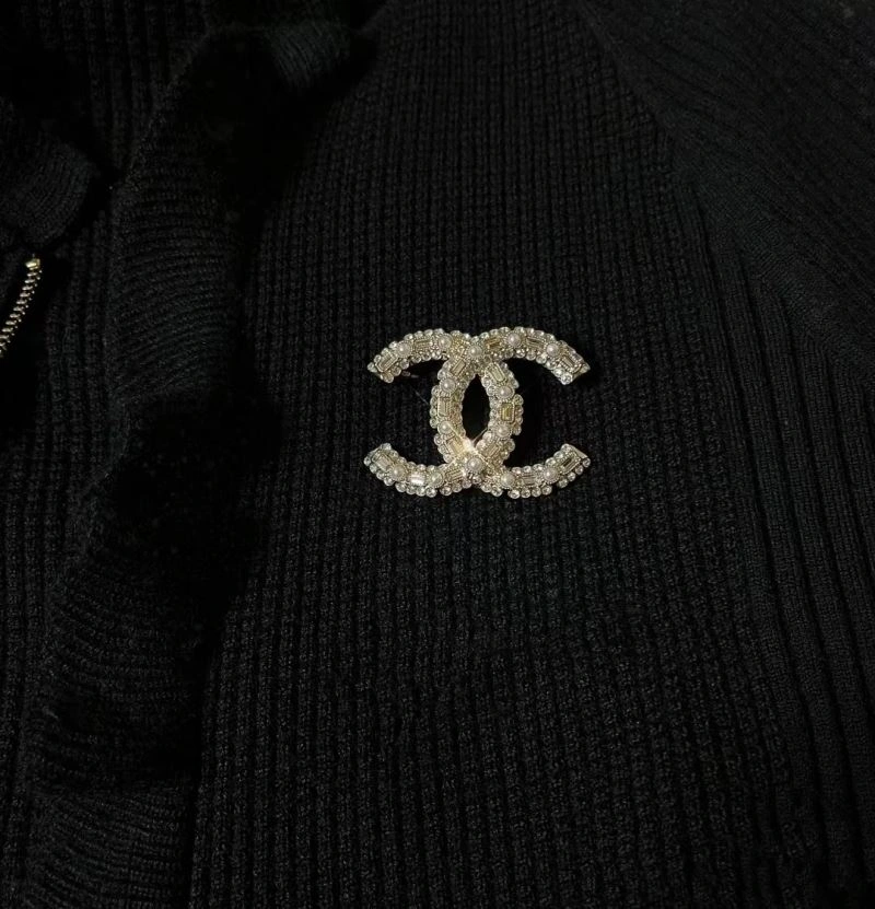 Trendsetting Chanel Brooches 228209