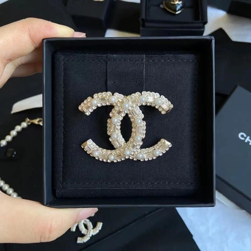 Trendsetting Chanel Brooches 228209