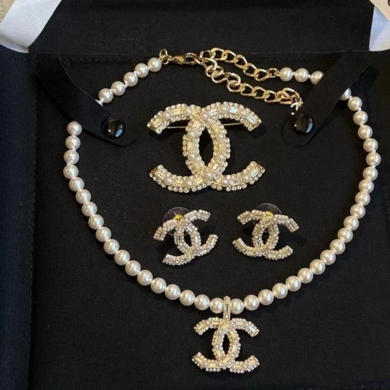 Trendsetting Chanel Brooches 228209