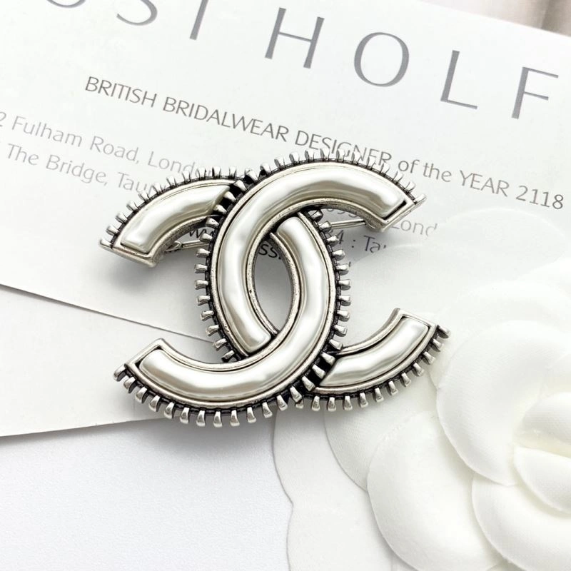 Chanel Brooches Packable 228288