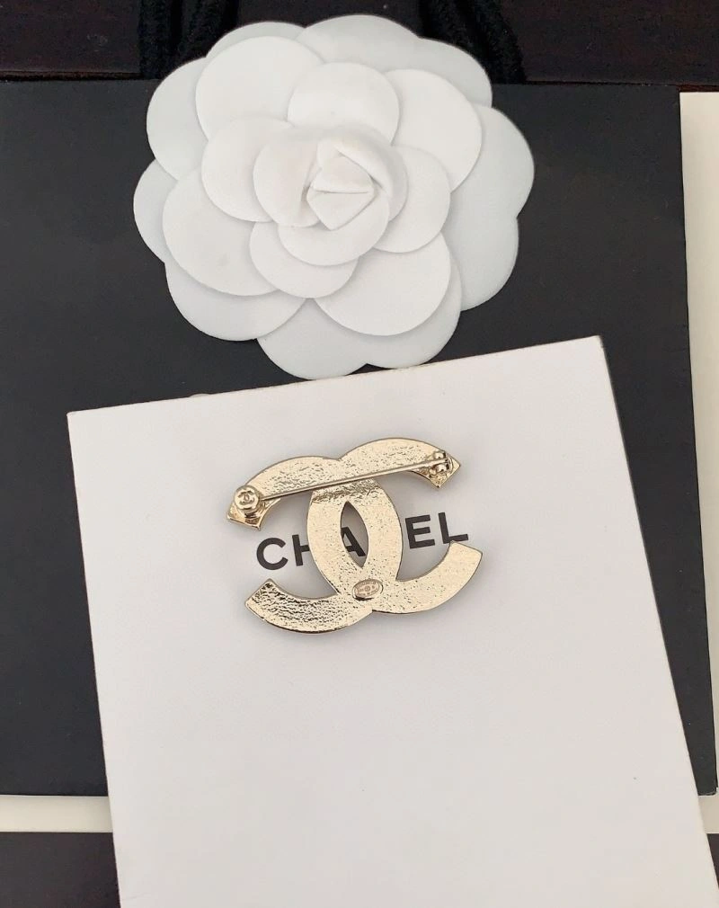 Affordable Chanel Brooches 228224