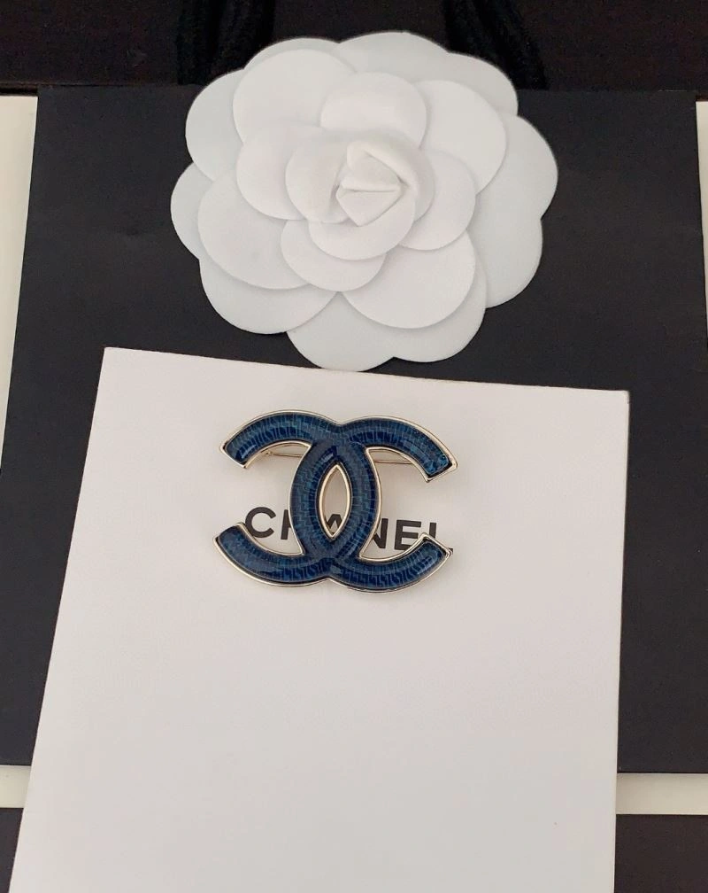 Affordable Chanel Brooches 228224