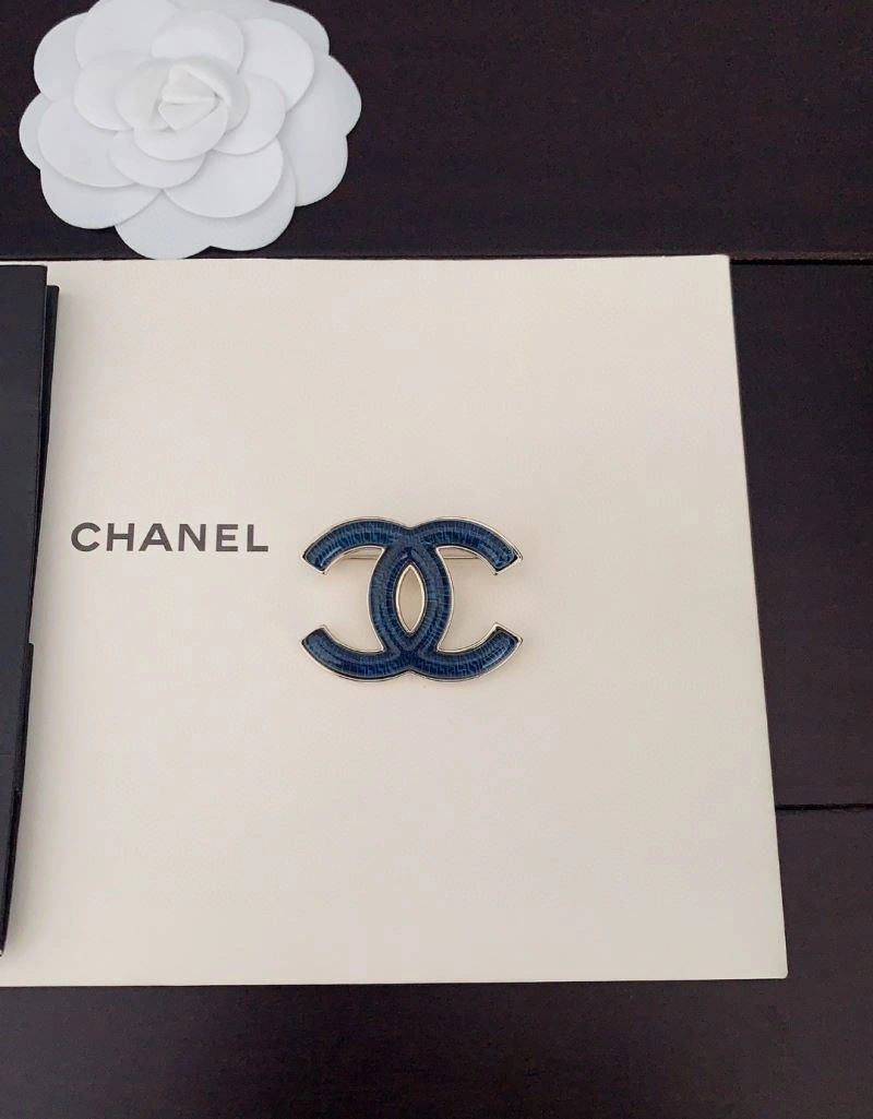 Affordable Chanel Brooches 228224