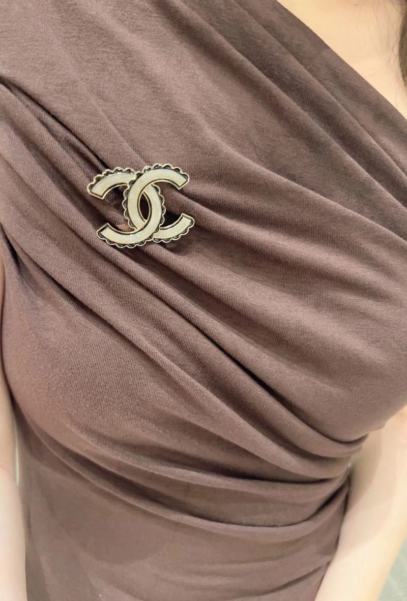 Functional Chanel Brooches 228260