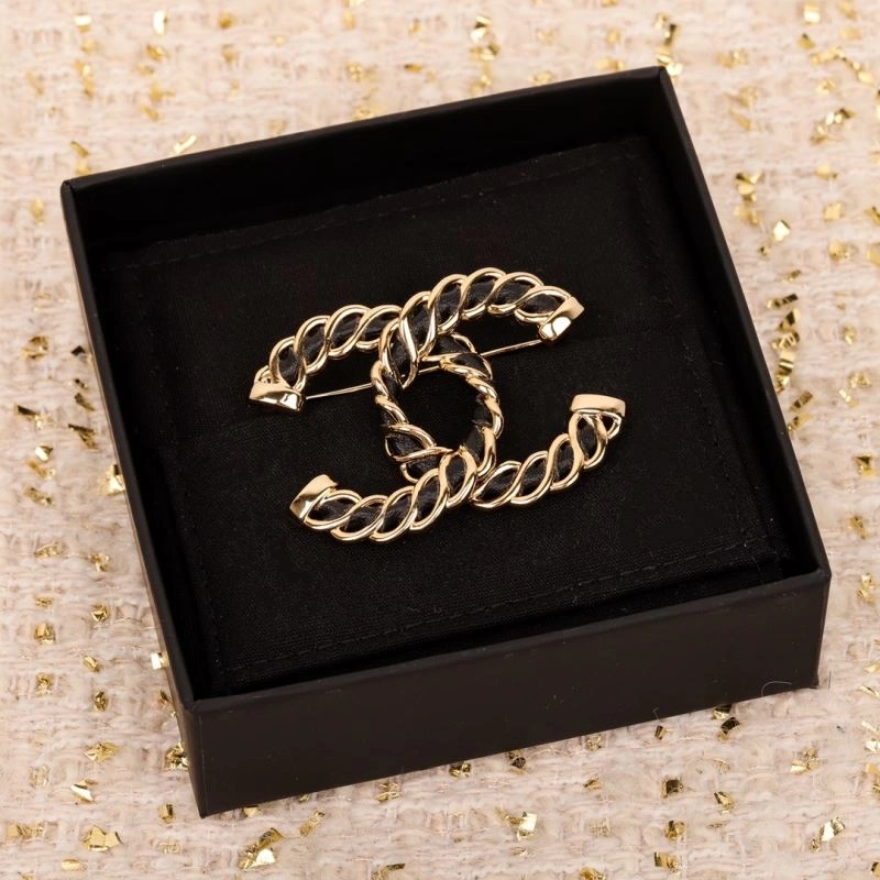 FashionForward Chanel Brooches 228213