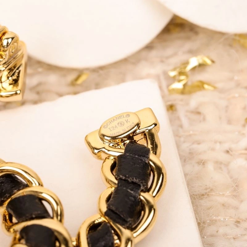 FashionForward Chanel Brooches 228213
