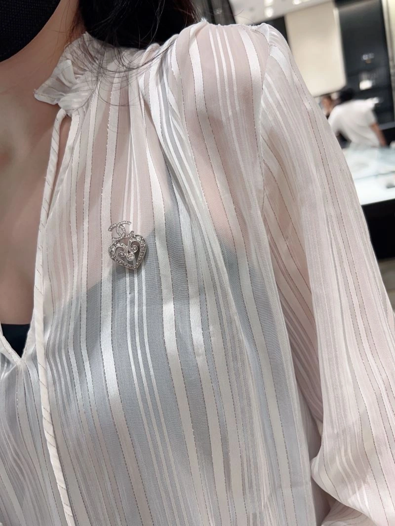 GoodFit Chanel Brooches 228259