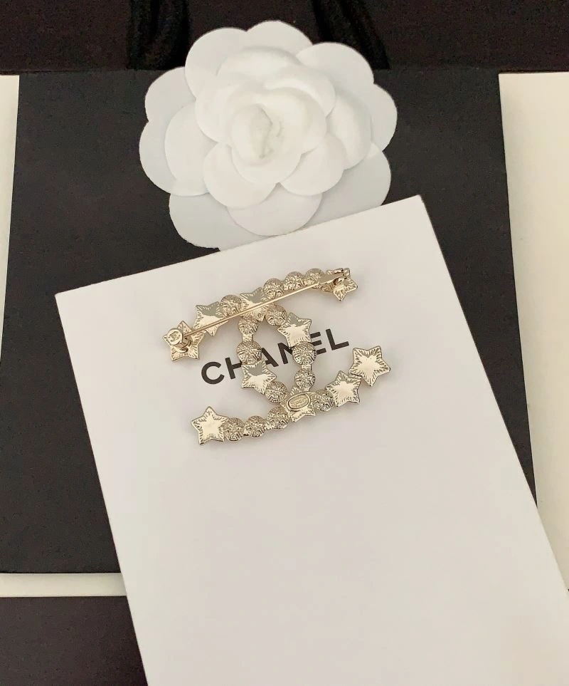 Minimalist Chanel Brooches 228212