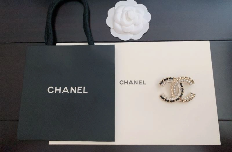 Affordable Chanel Brooches 228248