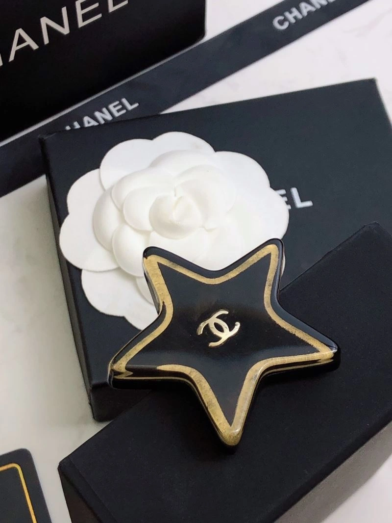 WellDesigned Chanel Brooches 228235