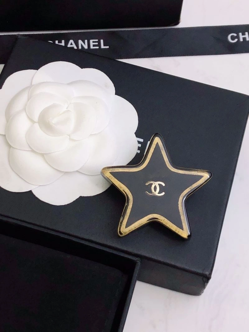 WellDesigned Chanel Brooches 228235