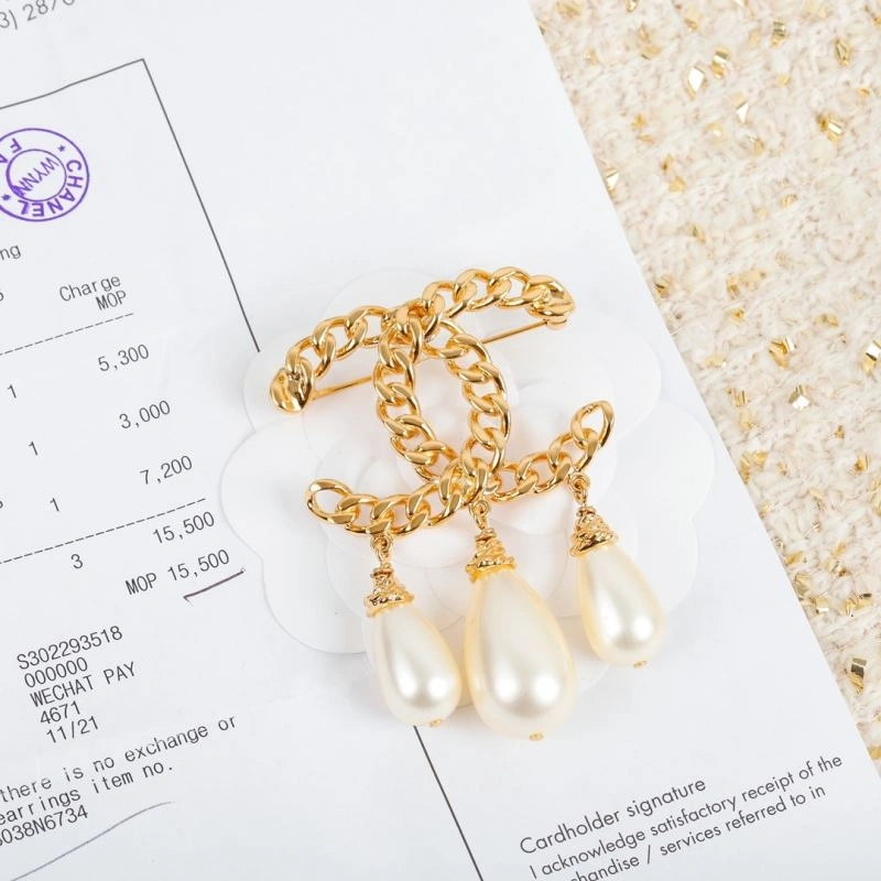 GoodFit Chanel Brooches 228189
