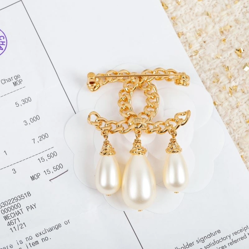 GoodFit Chanel Brooches 228189