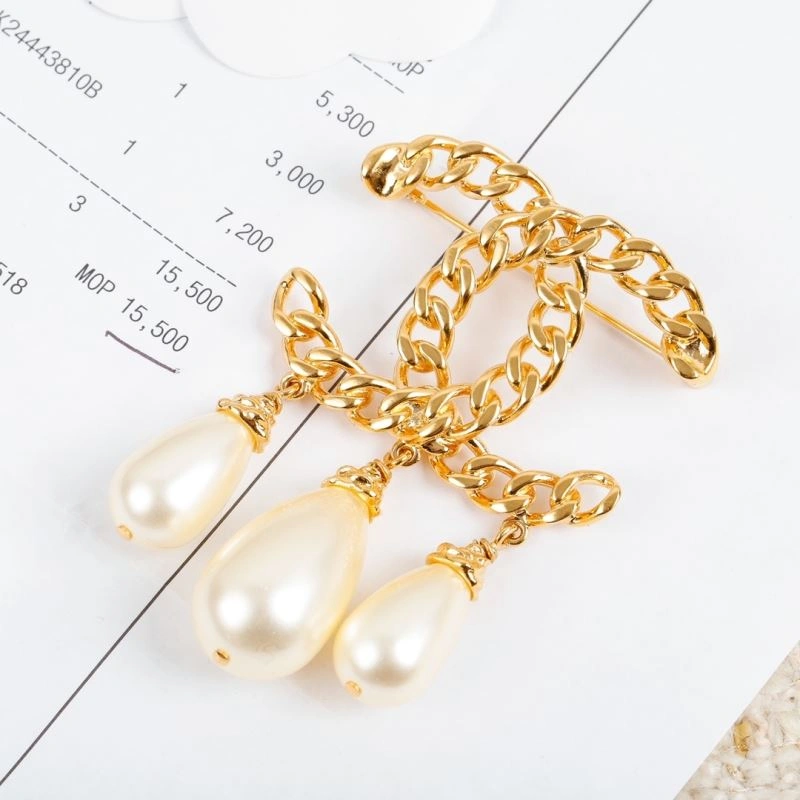 GoodFit Chanel Brooches 228189