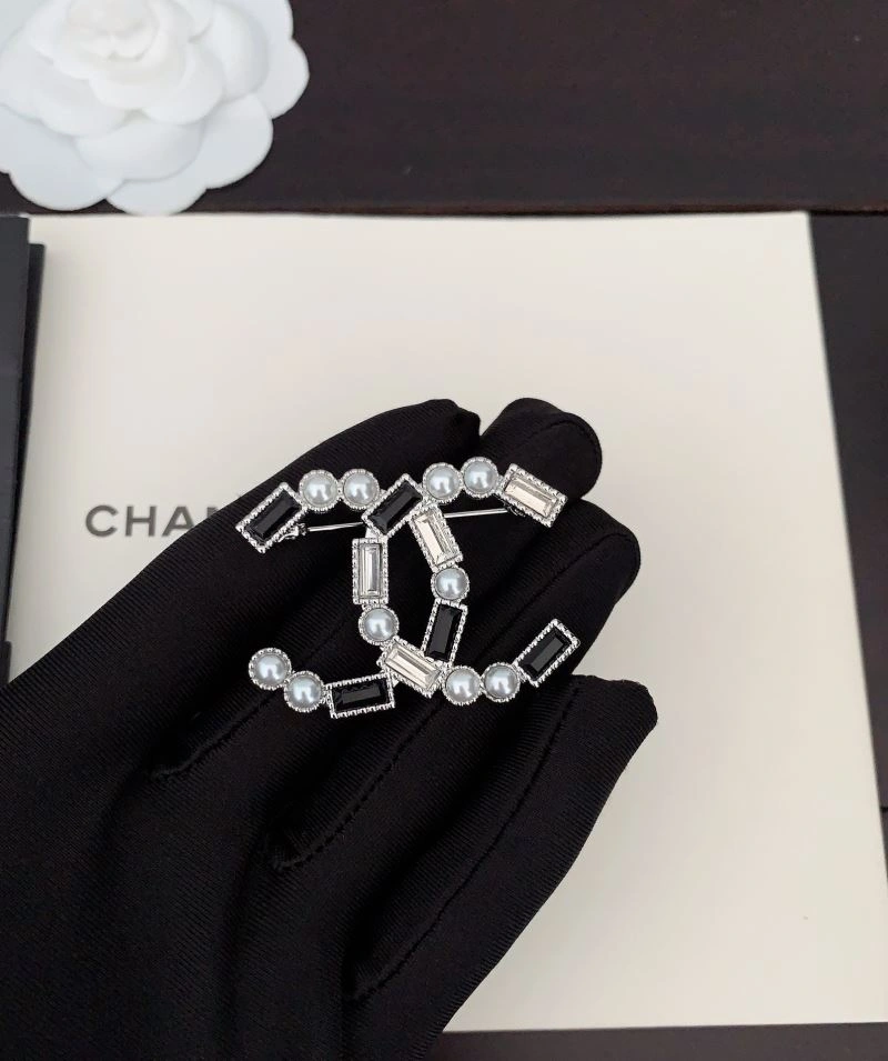 Bright Chanel Brooches 228230