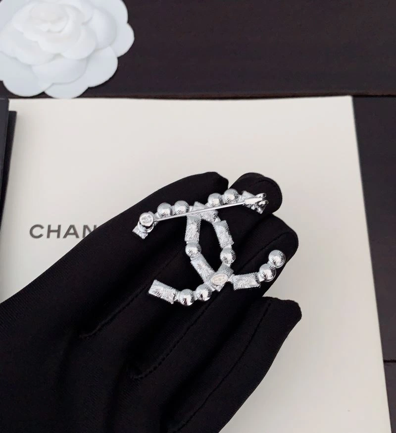 Bright Chanel Brooches 228230
