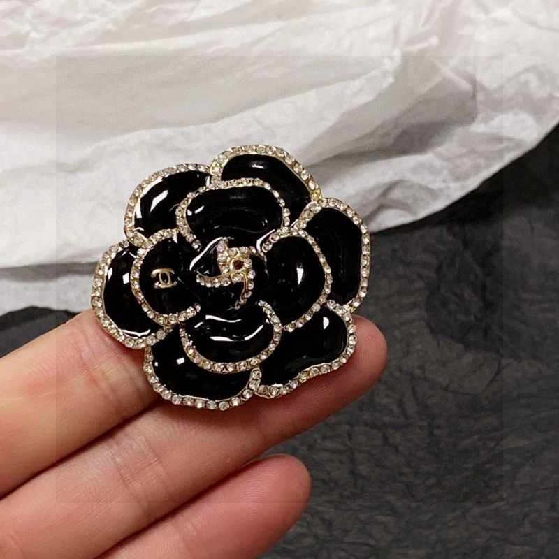 Seasonal Chanel Brooches 228177