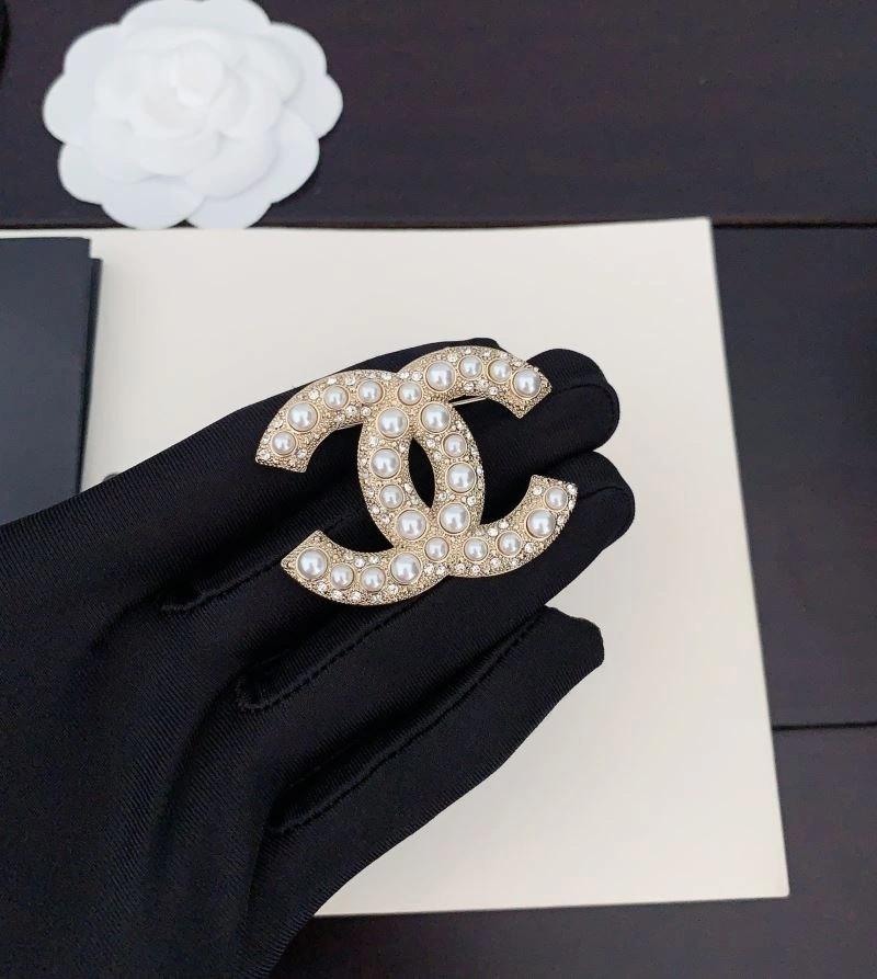 Fashionable Chanel Brooches 228318