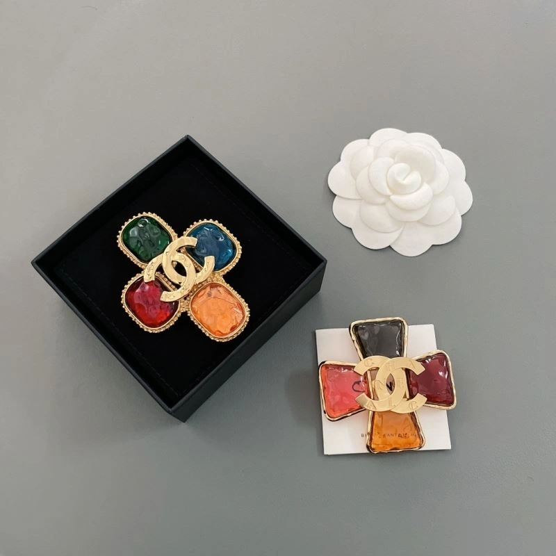 Cozy Chanel Brooches 228182