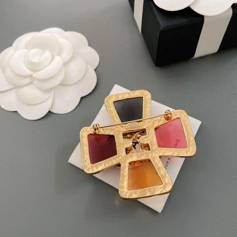 Cozy Chanel Brooches 228182