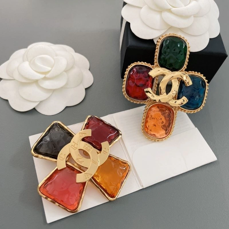 Cozy Chanel Brooches 228182