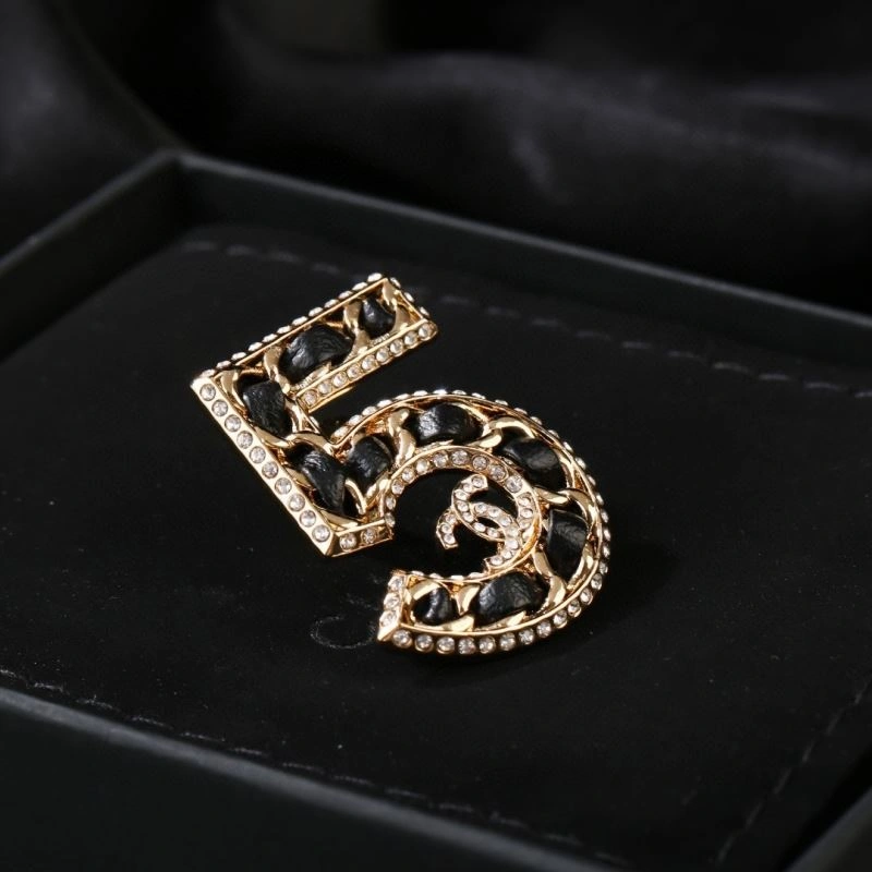Refined Chanel Brooches 228183