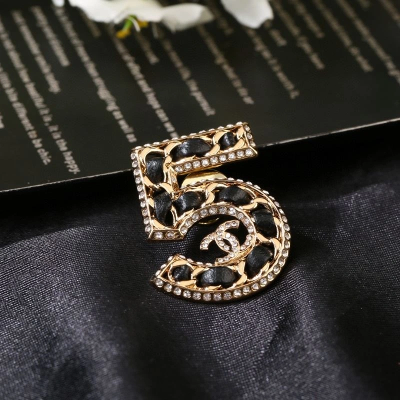 Refined Chanel Brooches 228183