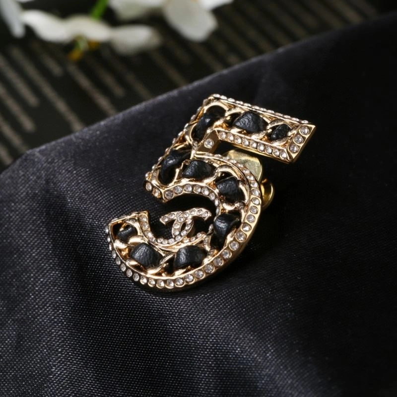 Refined Chanel Brooches 228183