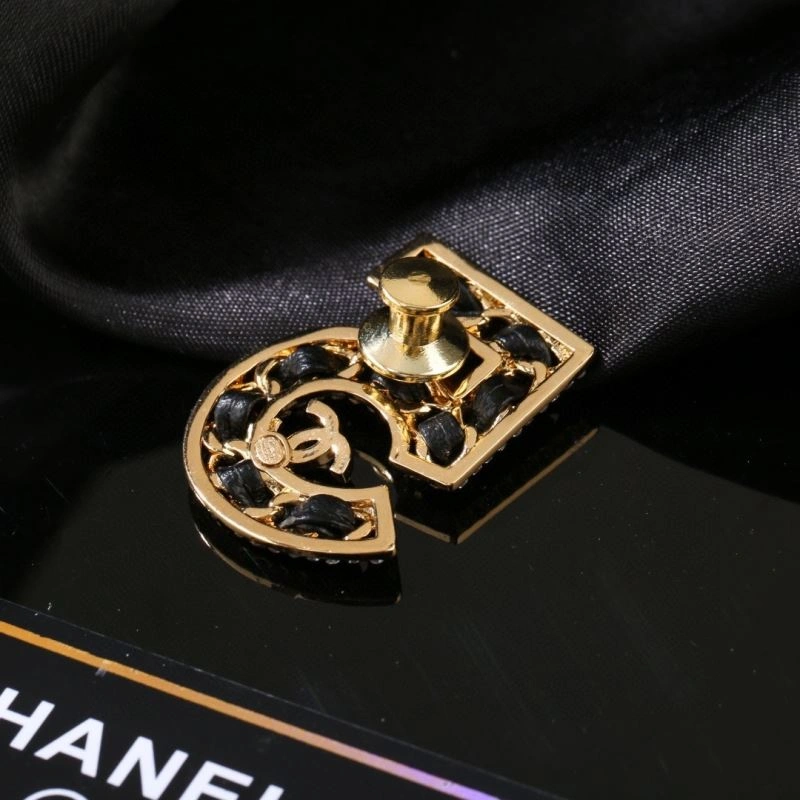 Refined Chanel Brooches 228183