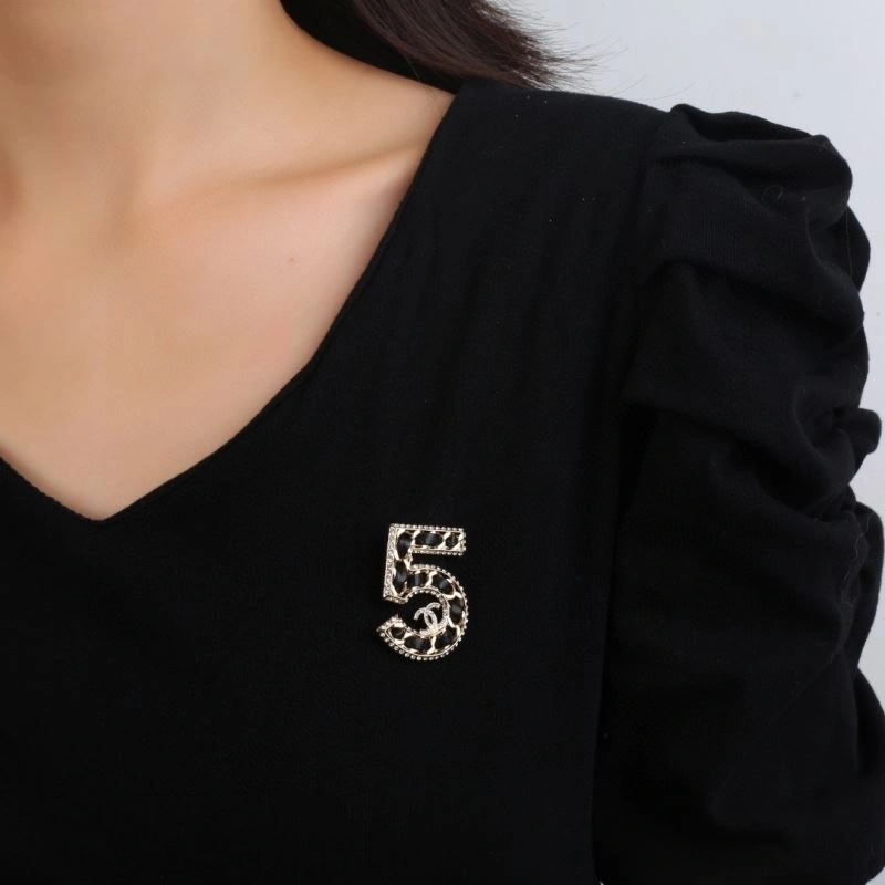 Refined Chanel Brooches 228183