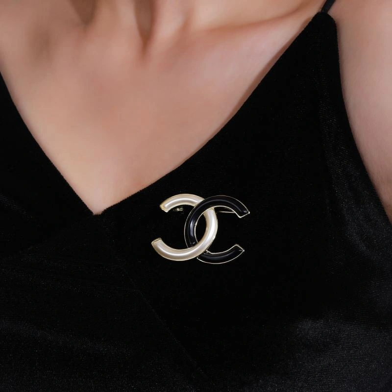 Chic Chanel Brooches 228188
