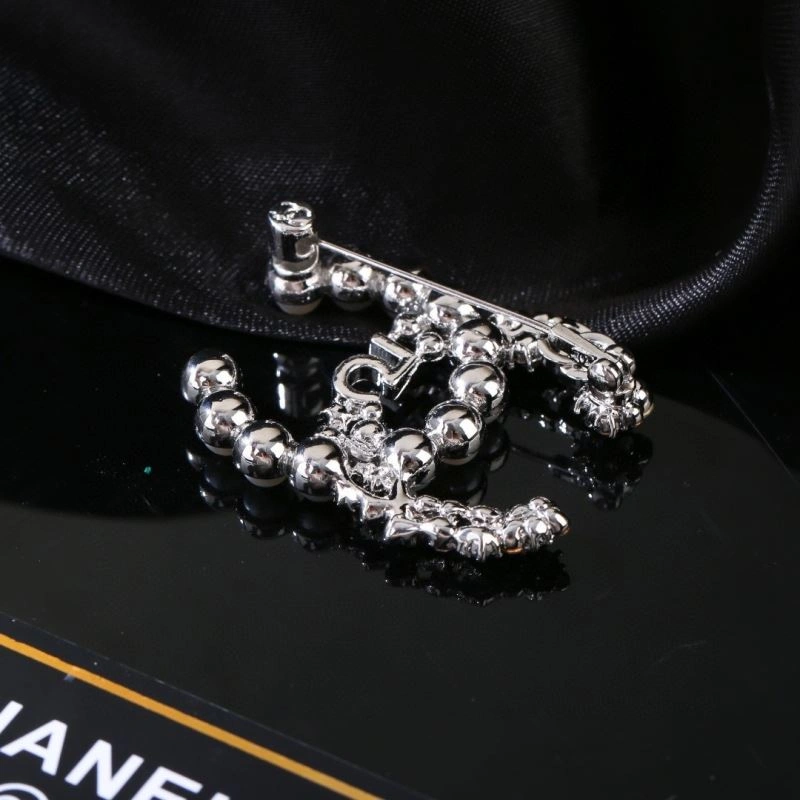 Breathable Chanel Brooches 228175