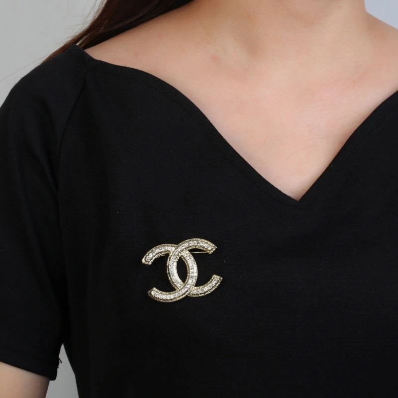 Unique Chanel Brooches 228195