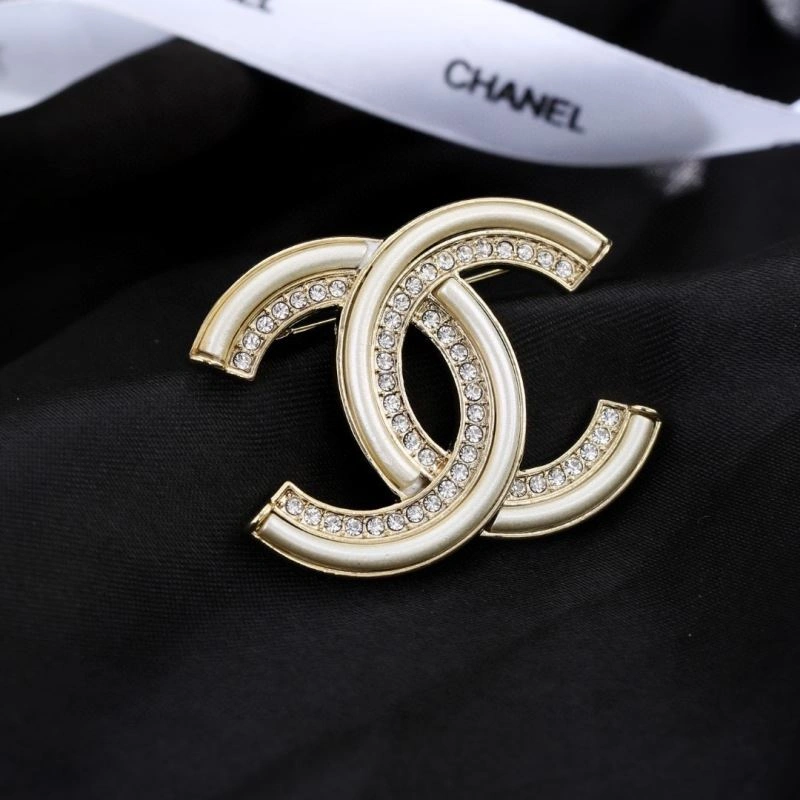 Breathable Chanel Brooches 228185