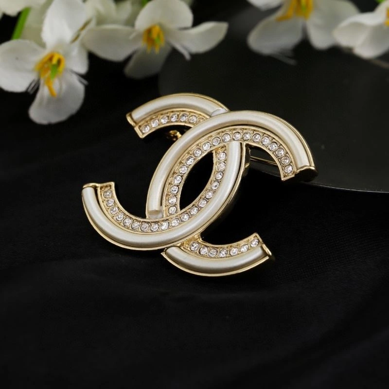 Breathable Chanel Brooches 228185