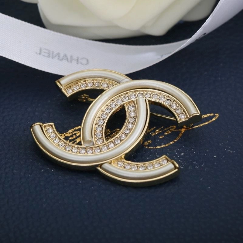 Breathable Chanel Brooches 228185