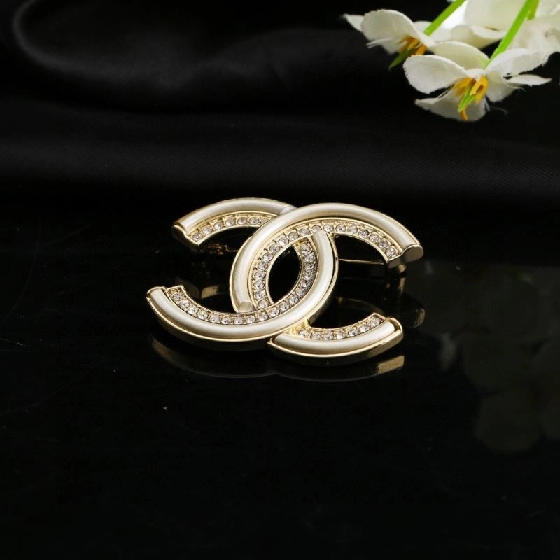 Breathable Chanel Brooches 228185