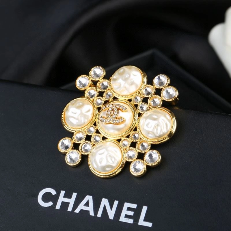 Versatile Chanel Brooches 228193