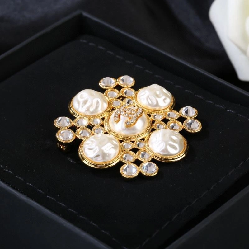 Versatile Chanel Brooches 228193