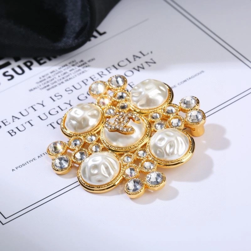 Versatile Chanel Brooches 228193