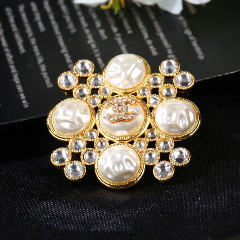 Versatile Chanel Brooches 228193