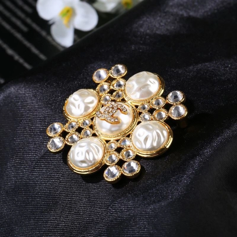 Versatile Chanel Brooches 228193