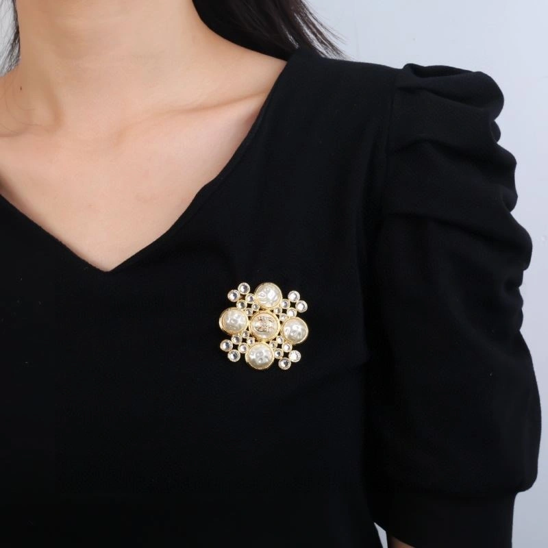 Versatile Chanel Brooches 228193
