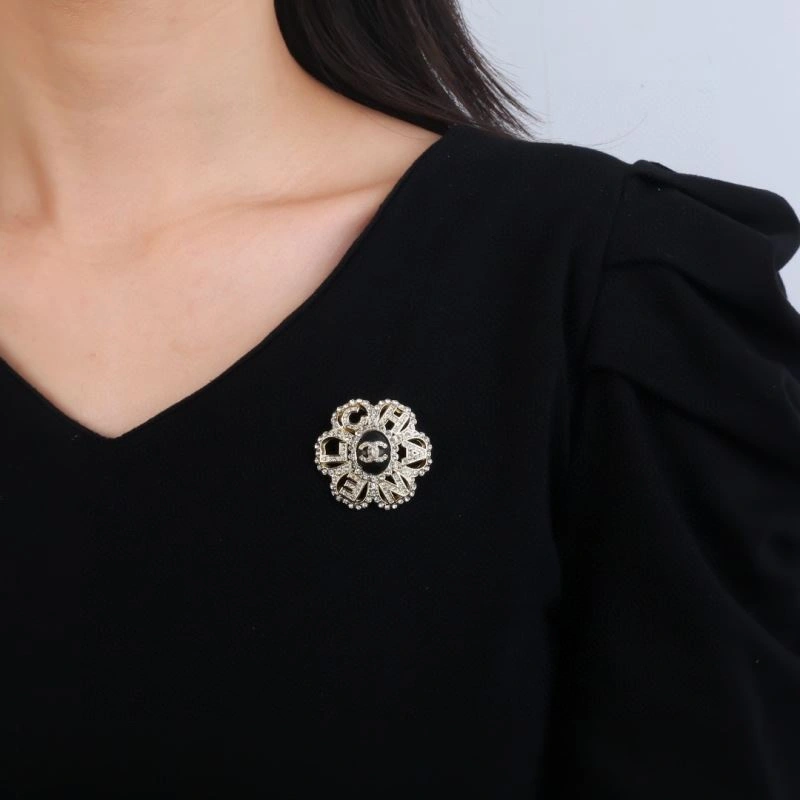 QuickDry Chanel Brooches 228225