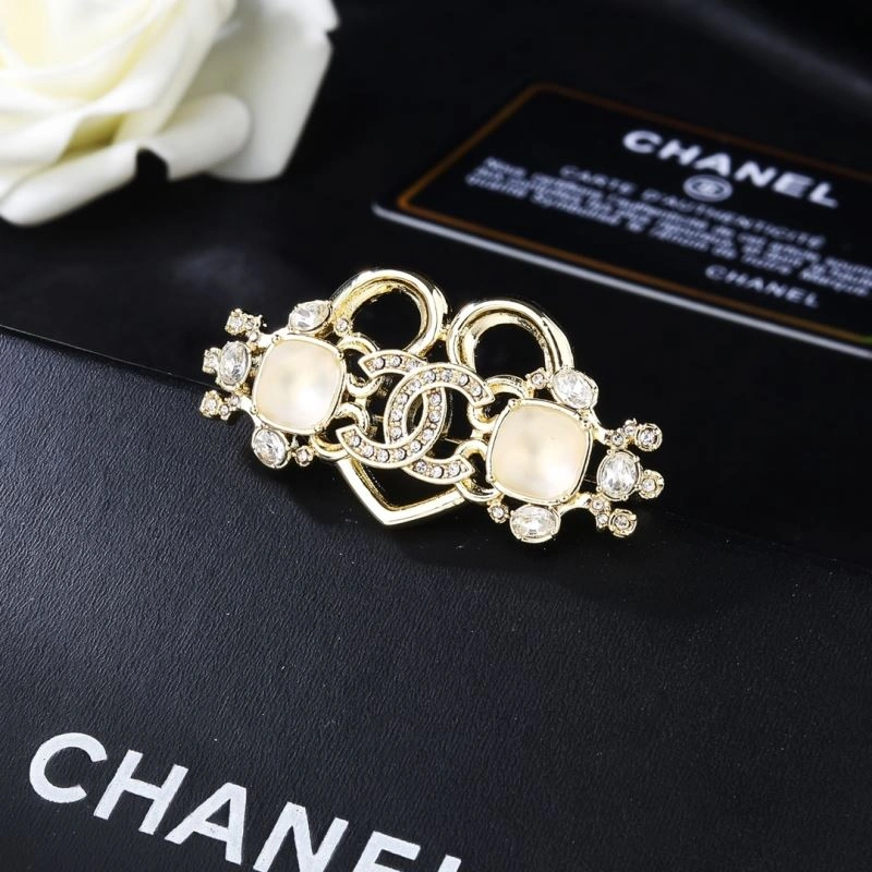 Stylish Chanel Brooches 228171