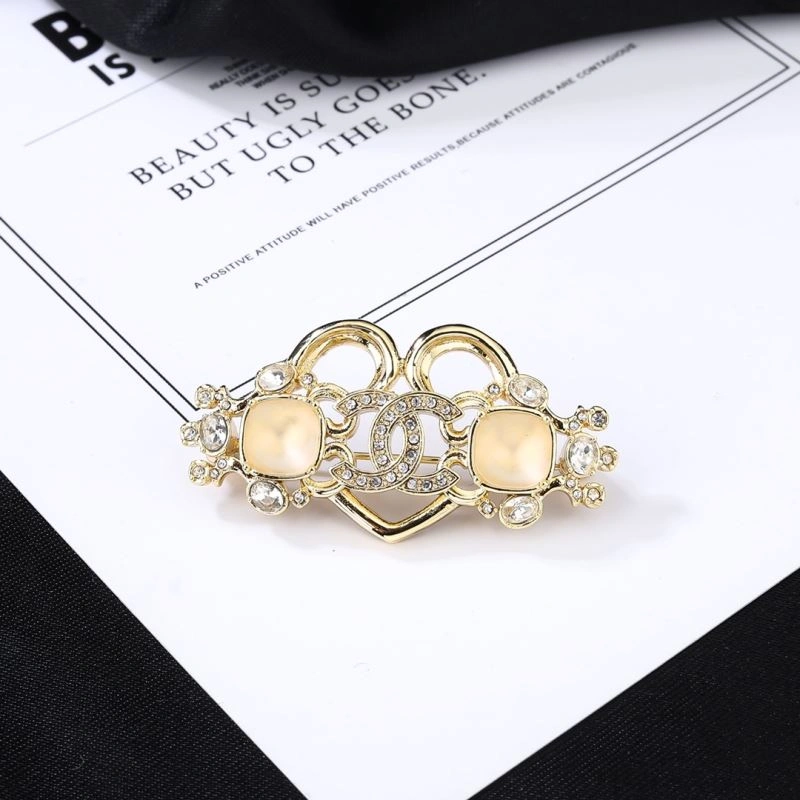 Stylish Chanel Brooches 228171