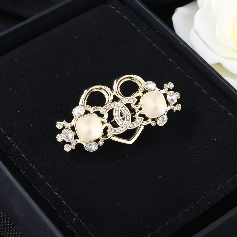 Stylish Chanel Brooches 228171