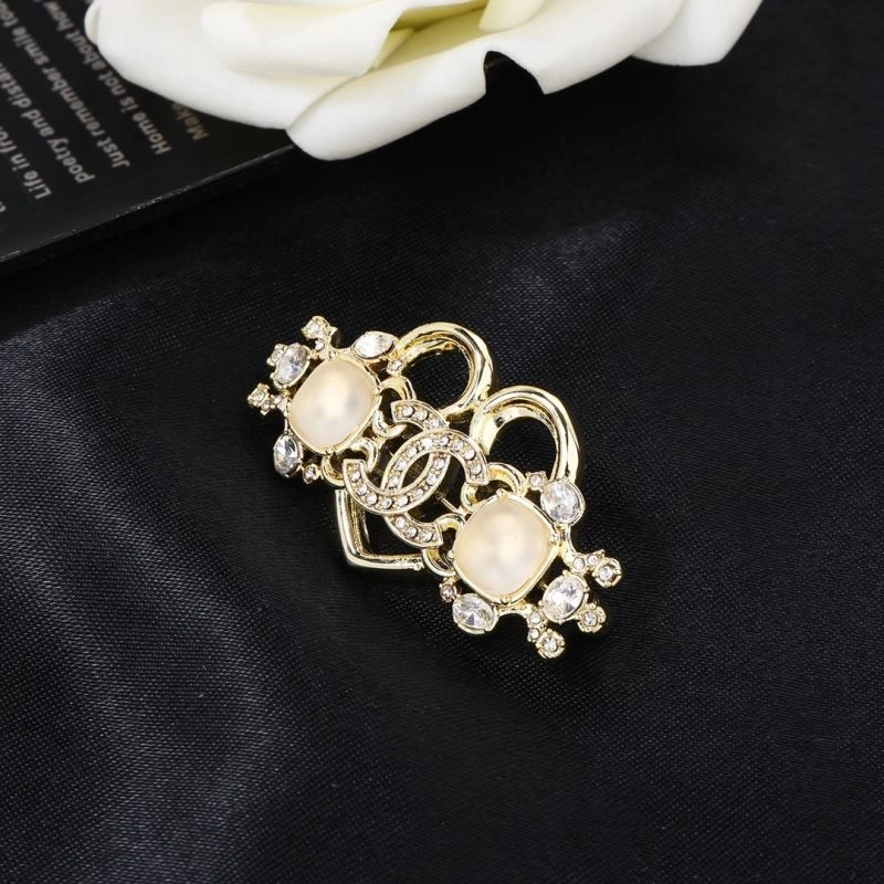Stylish Chanel Brooches 228171