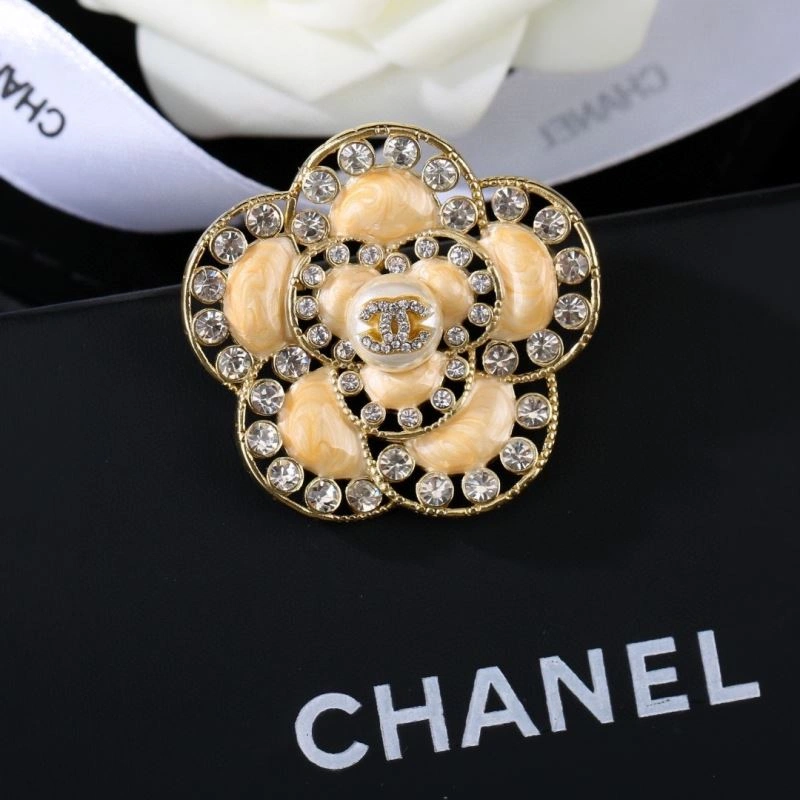 Compact Chanel Brooches 228214