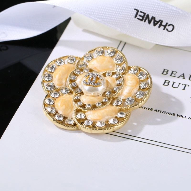 Compact Chanel Brooches 228214